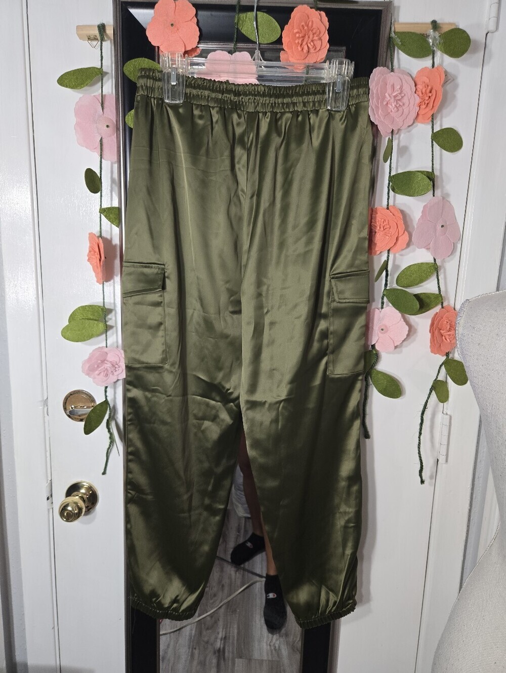 Allegra K Satin Green Joggers Sz Medium NWT - Picture 7 of 9